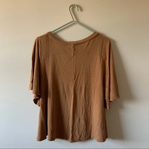 F21 Flowy High-Low Tee - Picture 4 of 6